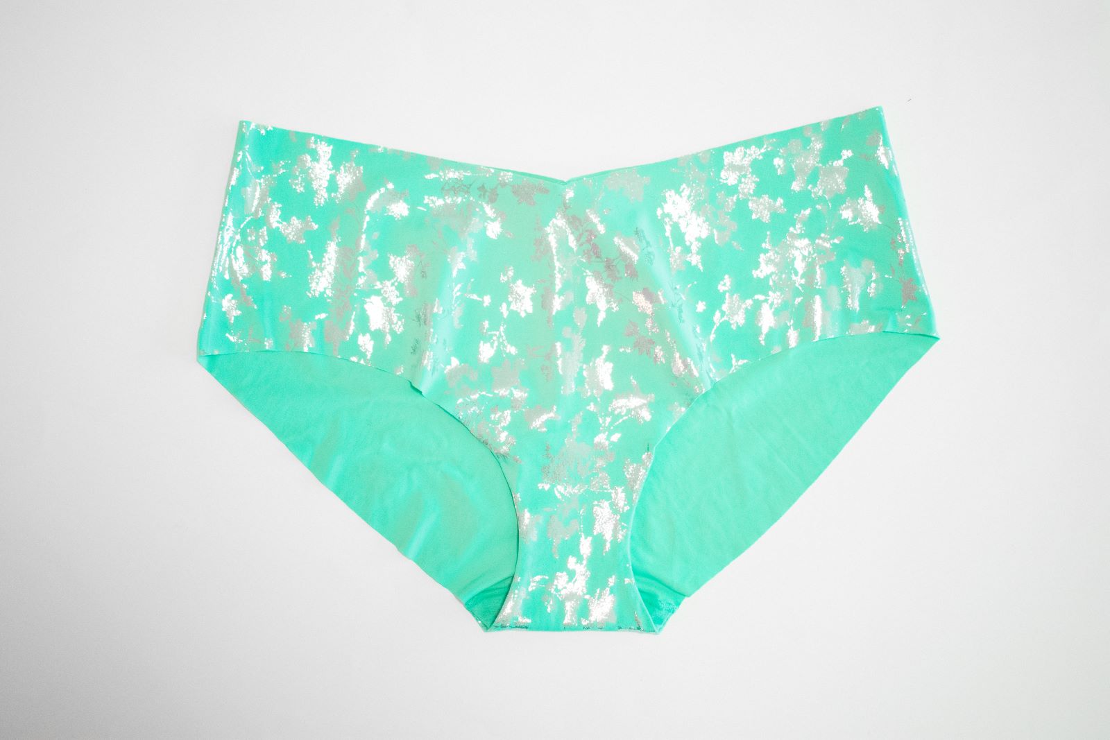 Panty Victoria's Secret "Aqua flores plateadas".