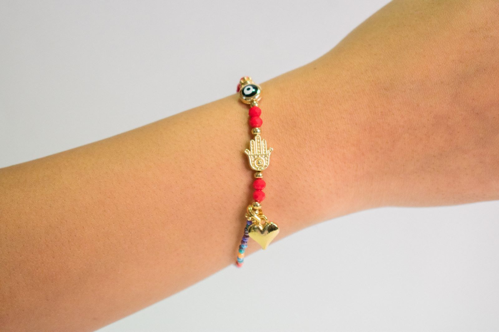 Pulsera Roja Con Mano de Fátima con Ojito Negro.