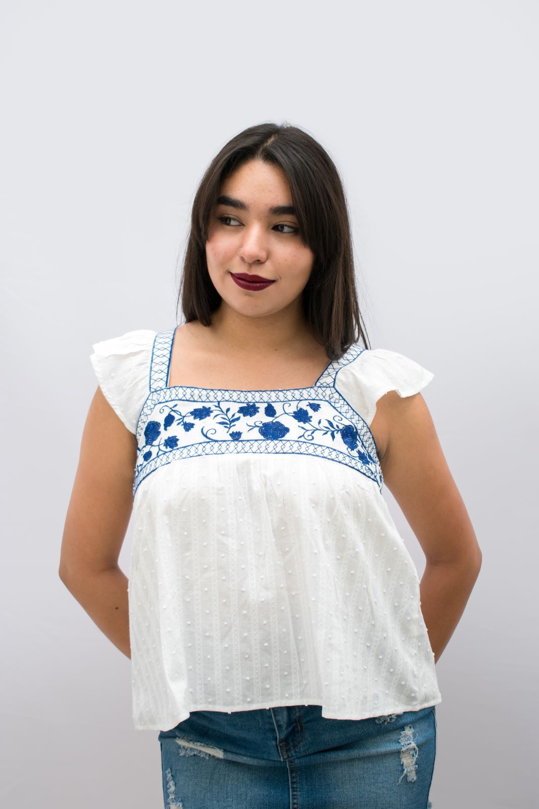 Blusa blanca estilo talavera.